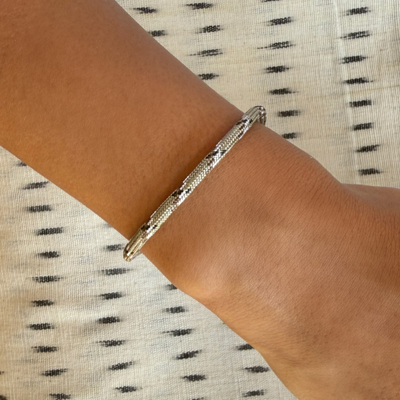 paracord bracelet